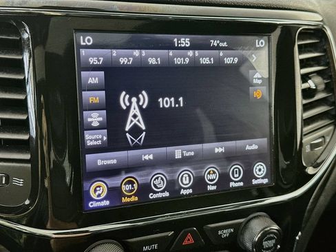 Used 2021 Jeep Grand Cherokee Laredo X AWD/4WD image 17