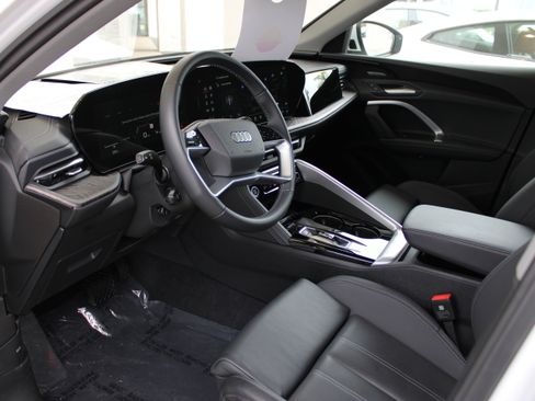 Certified 2025 Audi Q5 Premium Plus w/ Premium Plus AWD/4WD image 16