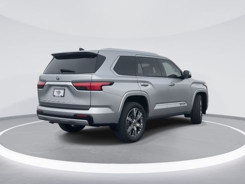 Used 2023 Toyota Sequoia Capstone AWD/4WD image 5