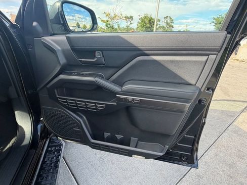 Used 2025 Toyota 4Runner TRD Off-Road Premium AWD/4WD image 33