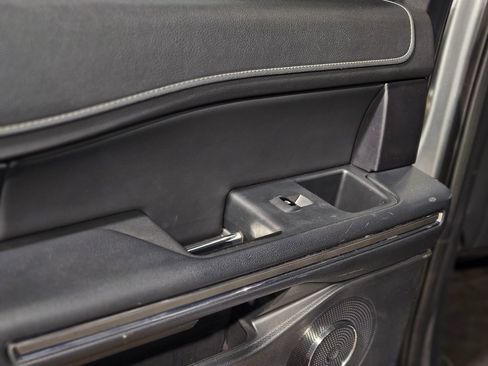 Used 2023 Ford Expedition Max XLT image 34