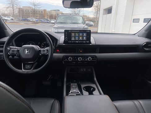 Certified 2024 Honda Pilot TrailSport image 29