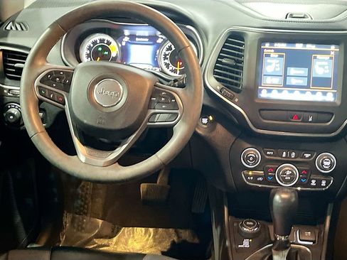 Used 2022 Jeep Cherokee Latitude Lux w/ Mopar Interior Package AWD/4WD image 22