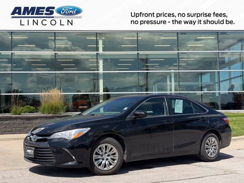 Used 2015 Toyota Camry LE FWD image 1
