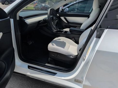 Used 2022 Tesla Model Y Long Range AWD/4WD image 21