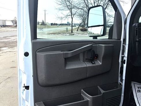 Used 2017 Chevrolet Express 3500 image 14