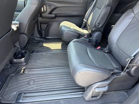 Used 2025 Toyota Sienna Limited AWD/4WD image 18