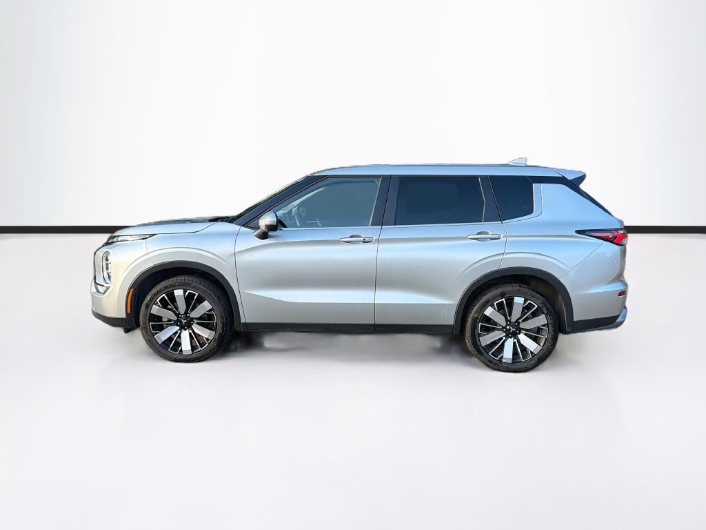 Used 2025 Mitsubishi Outlander SE AWD/4WD image 8