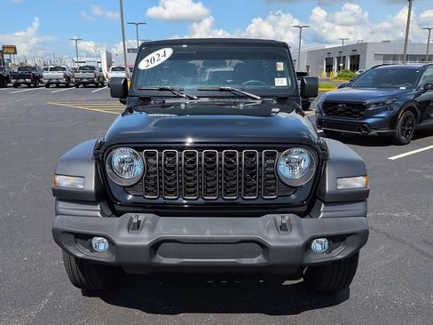 Used 2024 Jeep Wrangler Unlimited Sport AWD/4WD image 2