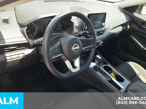 Used 2024 Nissan Altima 2.5 SV FWD image 5