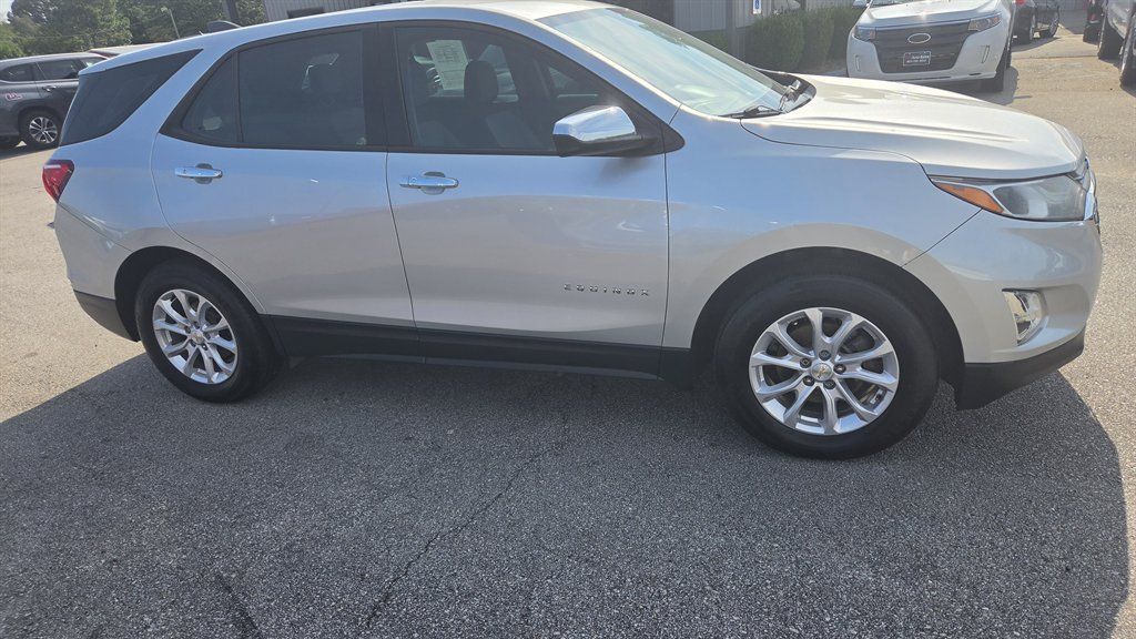 Used 2019 Chevrolet Equinox LS FWD image 2