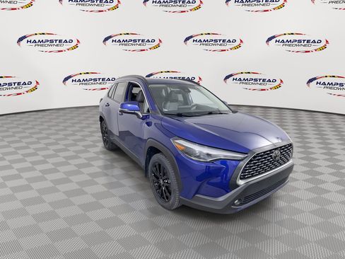 Used 2022 Toyota Corolla Cross XLE w/ Convenience Package AWD/4WD image 2