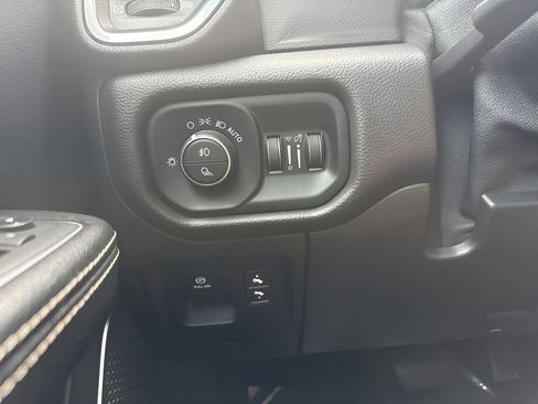 Used 2021 RAM 1500 Laramie AWD/4WD image 26
