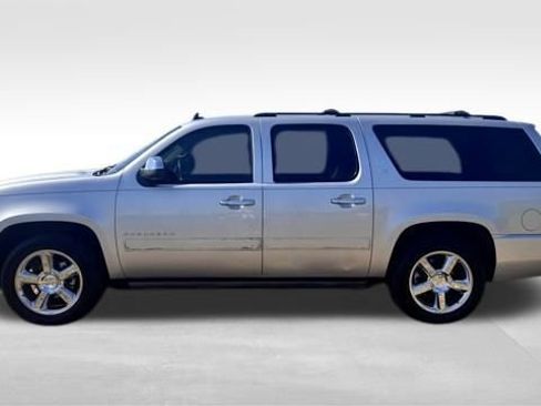 Used 2013 Chevrolet Suburban LTZ image 6
