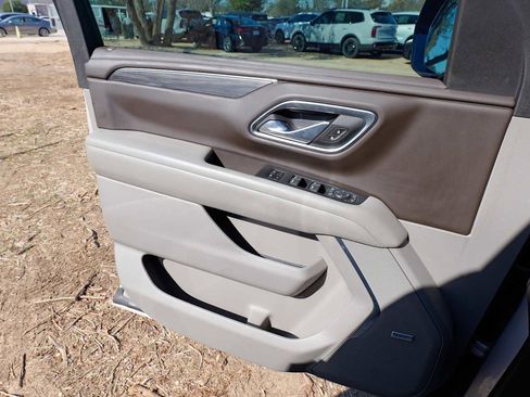 Used 2021 GMC Yukon XL SLT w/ SLT Luxury Plus Package image 19