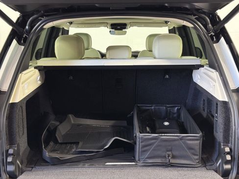 New 2025 Land Rover Range Rover SE image 29