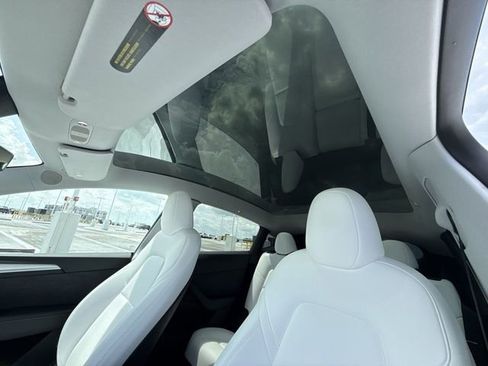 Used 2025 Tesla Model Y Long Range AWD/4WD image 22