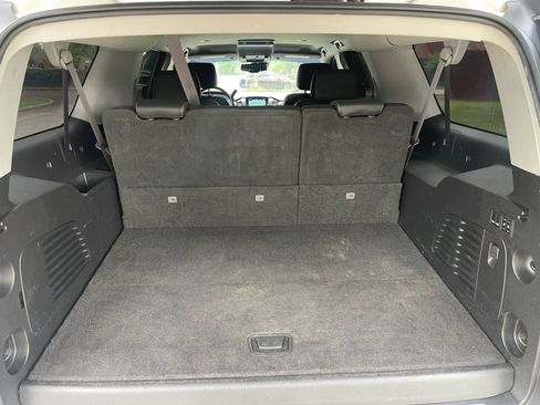 Used 2017 Chevrolet Suburban Premier RWD image 15