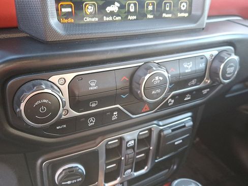 Used 2022 Jeep Wrangler Unlimited Rubicon w/ Xtreme Recon 35" Tire Package image 15