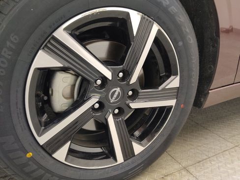 Used 2025 Nissan Sentra SV FWD image 31