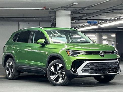 New 2026 Volkswagen Taos SE AWD/4WD image 2