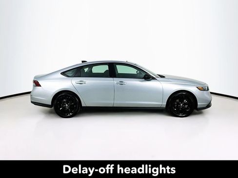 Used 2025 Honda Accord SE image 9
