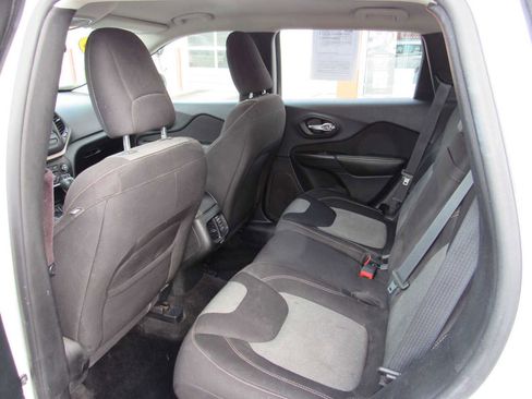 Used 2016 Jeep Cherokee Sport w/ Cold Weather Group image 10