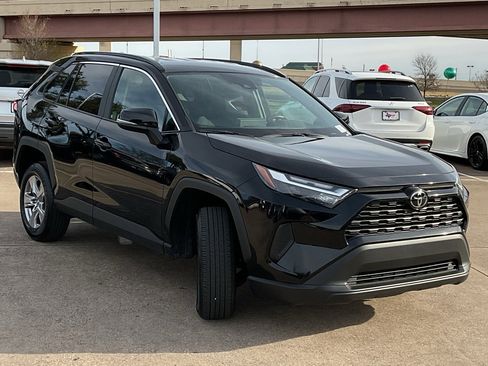 Used 2025 Toyota RAV4 XLE image 4