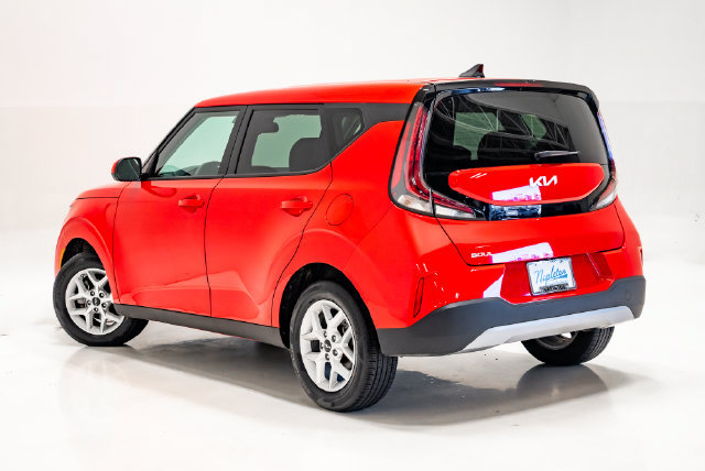 Used 2025 Kia Soul LX w/ LX Technology Package FWD image 28