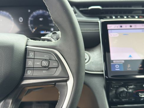 Used 2024 Jeep Grand Cherokee Limited w/ Luxury Tech Group II image 35