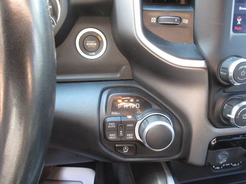 Used 2020 RAM 1500 Big Horn AWD/4WD image 24