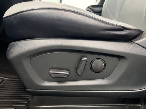 Used 2021 Ford Explorer XLT w/ Equipment Group 202A image 10