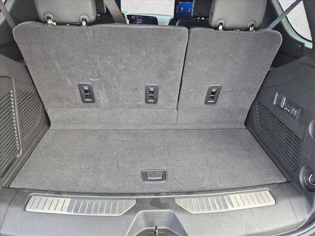 Used 2025 Chevrolet Tahoe High Country AWD/4WD image 6