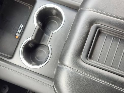 Used 2023 Chevrolet Suburban LT image 17