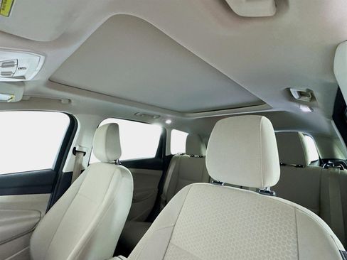 Used 2018 Ford Escape SE image 15