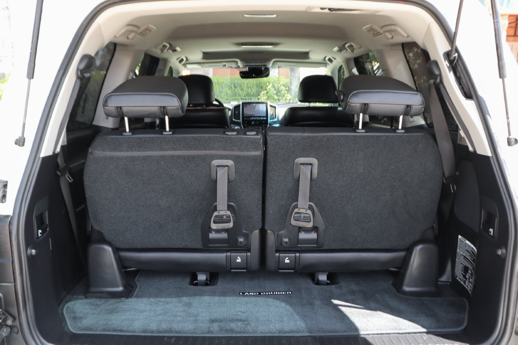 Used 2018 Toyota Land Cruiser AWD/4WD image 10
