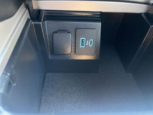 Used 2023 Ford Explorer Limited w/ Limited Technology Package image 36