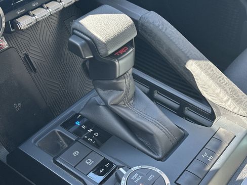 Certified 2025 Toyota Tacoma TRD Off-Road AWD/4WD image 24