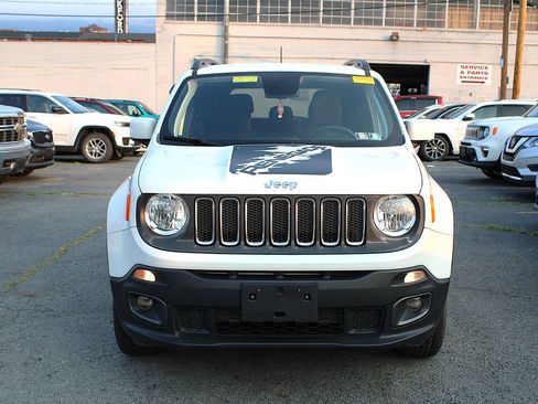 Certified 2018 Jeep Renegade Latitude w/ Popular Equipment Group AWD/4WD image 9