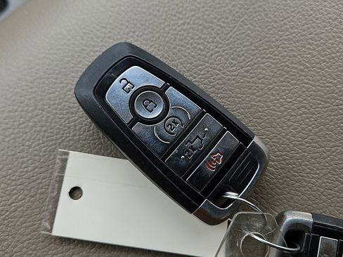 Used 2021 Ford Expedition XLT AWD/4WD image 25