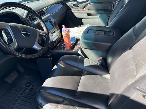 Used 2011 GMC Yukon Denali AWD/4WD image 3