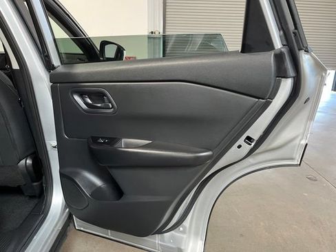 Used 2024 Nissan Rogue S AWD/4WD image 15