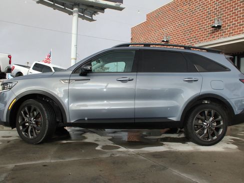 Used 2023 Kia Sorento SX Prestige image 2