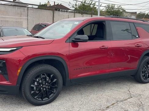 New 2025 Chevrolet Traverse LT w/ Midnight/Sport Edition FWD image 8