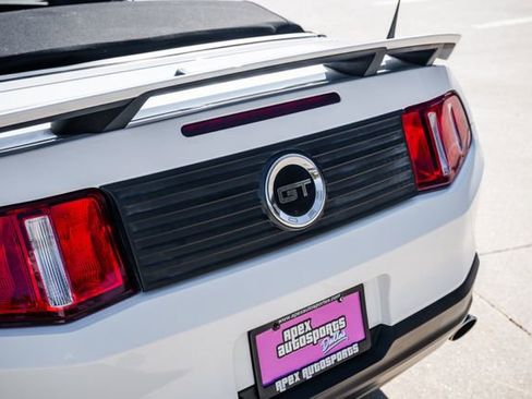 Used 2010 Ford Mustang GT Premium image 28