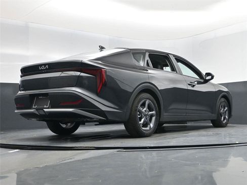 New 2025 Kia K4 LXS image 14