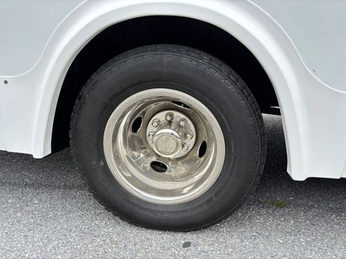 Used 2015 Chevrolet Express 4500 w/ Shuttle Bus Package image 42