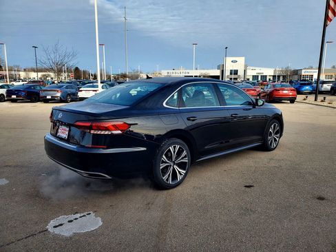 Used 2022 Volkswagen Passat 2.0T SE image 5