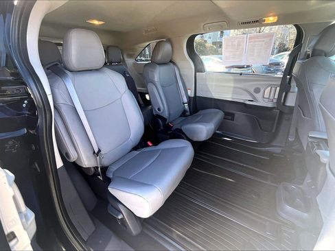 Used 2024 Toyota Sienna XLE image 26