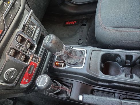 Used 2021 Jeep Wrangler Unlimited Rubicon image 25